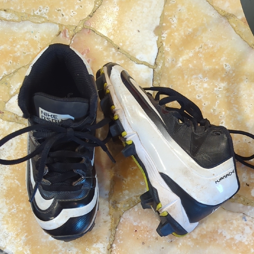 Nike Kids Black and White Soccer Cleats